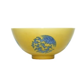A YELLOW-GROUND BLUE AND WHITE ' PHOENIX' BOWL