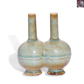 A BROWN-GLAZED DOUBLE-GOURD VASE