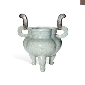 A GE-TYPE 'OFFICIAL HAT' TRIPOD CENSER