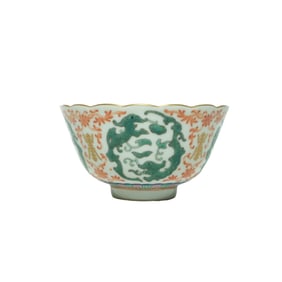 A IRON-RED AND GREEN 'DRAGON AND SHOU' BOWL