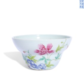 A FAMILLE ROSE 'FLORAL' WAISTED CUP