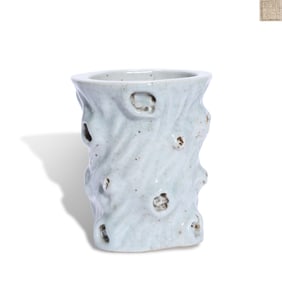 A GUAN-TYPE IMITATION TREE-STUMP BRUSH POT