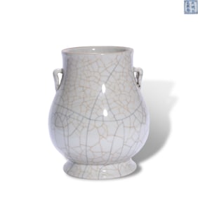 A GUAN-TYPE IMITATION TWO-HANDLED VASE