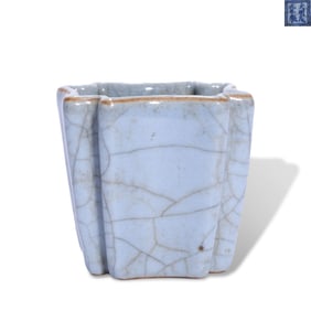 A GUAN-TYPE CUP