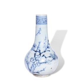 A BLUE AND WHITE 'BLOSSOM' VASE