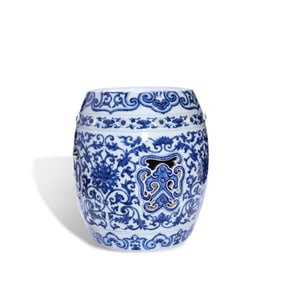 A BLUE AND WHITE 'INTERLOCKING LOTUS' DRUM STOOL