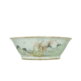 A FAMILLE ROSE 'FIGURES' SERVING PLATE