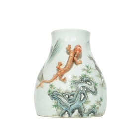 A FAMILLE ROSE 'DEER AND CHI DRAGON' HOOF-SHAPED VASE