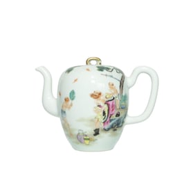 A FAMILLE ROSE 'FIGURE AND POETRY' TEAPOT