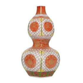 A WUCAI 'FLORAL AND SHOU' GOURD-SHAPED VASE