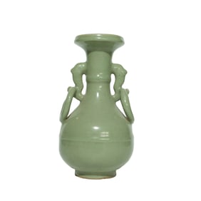 A LONGQUAN CELADON VASE