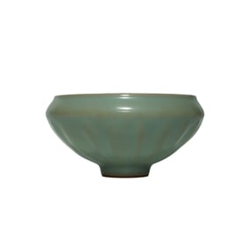 A LONGQUAN CELADON LOTUS-PETAL SHAPED BOWL