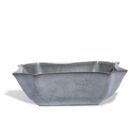 A GUAN-TYPE CHAMFERED CUP