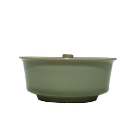 A LONGQUAN CELADON FIVE-SPOUT LAMP