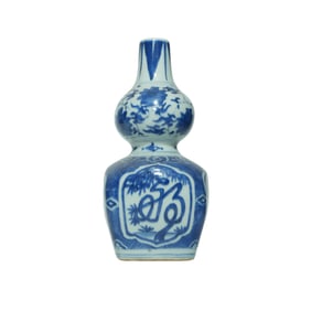 A BLUE AND WHITE 'BAT AND SHOU' GOURD-SHAPED VASE