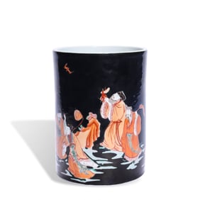 A BLACK-GROUND FAMILLE ROSE 'EIGHT IMMORTALS' BRUSH POT