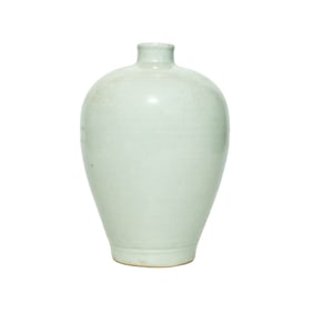 A WHITE-GLAZED MEIPING