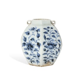 A BLUE AND WHITE 'FLORAL' DOUBLE-HANDLED SMALL JAR