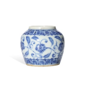 A BLUE AND WHITE 'INTERLOCKING FLOWERS' SMALL JAR