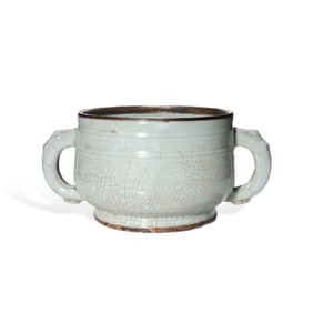 A GUAN-TYPE DOUBLE-HANDLED CENSER