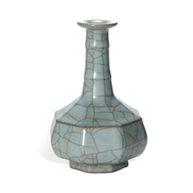 A GUAN-TYPE CELADONVASE
