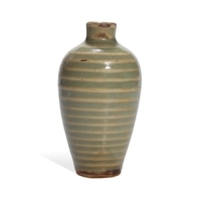 A LONGQUAN CELADON SNUFF BOTTLE