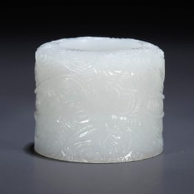 A WHITE HOTAN JADE ARCHER'S RING