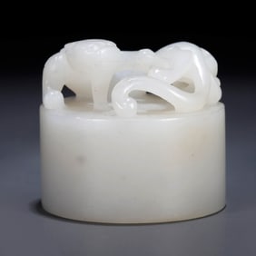 A WHITE HOTAN JADE TIGER-SHAPED PAPERWEIGHT