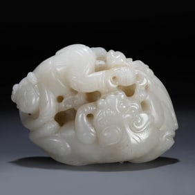 A BLUE AND WHITE 'DRAGON AND PHOENIX' DISH