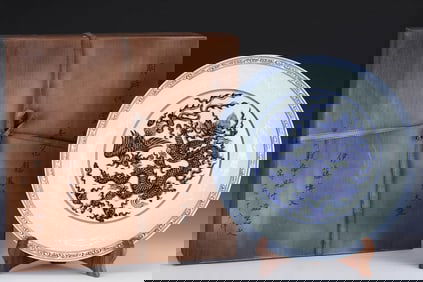 A BLUE AND WHITE 'DRAGON AND PHOENIX' DISH