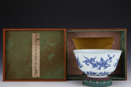 A BLUE AND WHITE 'KUI DRAGON'
