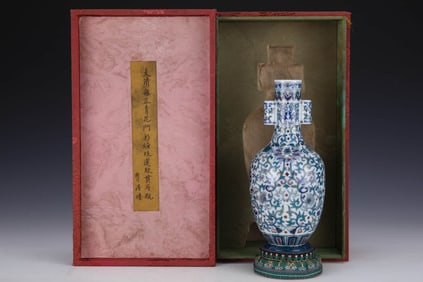 A BLUE AND WHITE WITH DOUCAI 'INTERLOCKING LOTUS' PIERCED-HANDLE VASE
