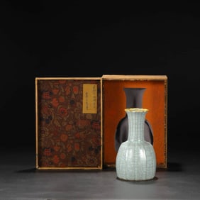 A GUAN-TYPE CELADON BELL SHAPED VASE