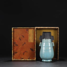 A RU-TYPE SKY-BLUE PIERCED-HANDLE VASE