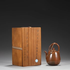 A DING-TYPE PURPLE GLAZED HANDLED EWER
