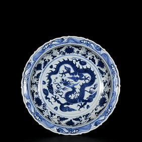 A BLUE AND WHITE 'DRAGON' DISH