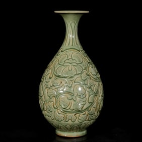 A YAOZHOU CARVED 'INTERLOCKING PEONY' YUHUCHUNPING