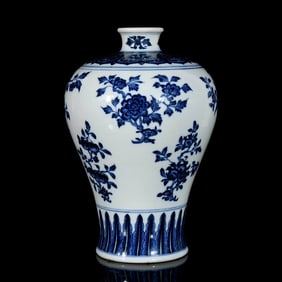 A BLUE AND WHITE 'SANDUO AND FLOWERS' MEIPING