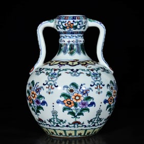 A DOUCAI 'FLORAL' RUYI-SHAPED VASE