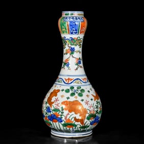 A WUCAI WITH GILT 'FISH AND ALGAE' GARLIC-HEAD VASE