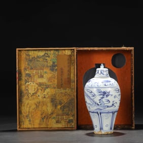 A BLUE AND WHITE 'DRAGON' COVERED MEIPING