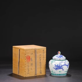A DOUCAI 'CLOUD AND DRAGON' TIAN-CHARACTER COVERED JAR