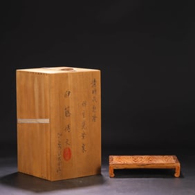 A PORCELAIN IMITATION WOOD DESK