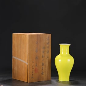 A YELLOW-GLAZED  VASE