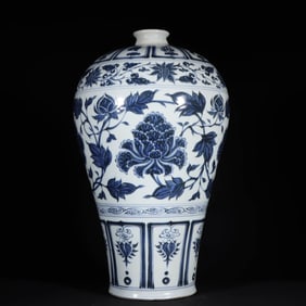 A BLUE AND WHITE 'INTERLOCKING PEONY' MEIPING