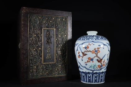 A BLUE AND WHITE WITH WUCAI 'FLOWERS AND BIRDS' MEIPING
