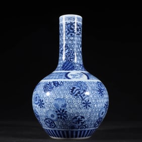 A BLUE AND WHITE 'FLORAL' GLOBULAR VASE