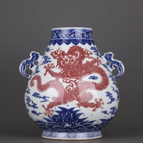 A BLUE AND WHITE WITH UNDERGLAZED RED 'AUSPICIOUS CLOUD AND DRAGON' TWO-HANDLED VASE