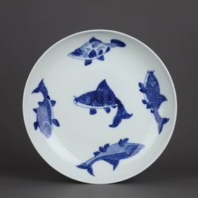 A BLUE AND WHITE 'FIVE FISH' DISH