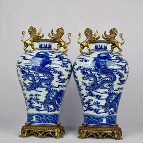 A  BLUE AND WHITE 'CLOUD AND DRAGON' LION-HANDLED MEIPING